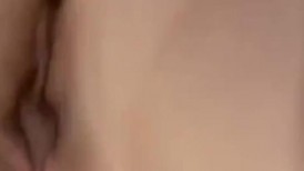 大奶美眉深喉吃鸡啪啪 身材丰腴婴儿肥 在家被纹身小哥哥无套猛怼蝴蝶穴 貌似不过瘾 骚穴抠的哗哗 淫水泛滥