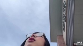眼镜美女 哥哥别学习了来休息放松一下 在沙发被男友无套输出 射了一逼口
