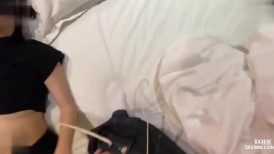 友人A 酒店约啪调教爆艹黑色厚丝反差女 淫奴玩物床边深喉 狂艹嫩穴瘫如泥 忍不住内射