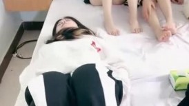 一群超嫩妹妹，随意挑着操，甜美清纯00后妹妹，嫩穴小骚逼，特写后入抽插，手指扣超粉嫩穴