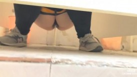 大神带上高清设备一路走一路拍 把商场里的美女全拍了一个遍 各种美鲍一网打尽
