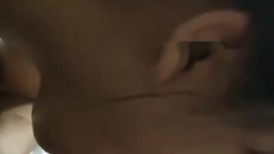 百度云泄密流出 趁老婆出差和小姨子偷情乱伦快速抽插她的极品白虎馒头逼