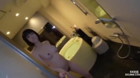 FC2 4466176 [面部外观] [孕妇] 19岁孕妇分娩或堕胎。怀孕16周，在子宫里充满淫乱感的大规模追求中出。
