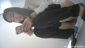 办公楼女厕全景偷拍几位美女同事的丰满大肥鲍