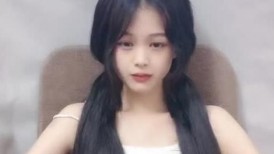双马尾卡哇伊小萝莉，清纯甜美少女，脱光光贫乳嫩穴，跳蛋震小骚逼，跪在椅子，翘起美臀特写