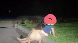 特极品蛮腰肥臀反差母狗婷私拍完整版视图，各种人前露出户外3P野战淫语内射放尿公园打炮吓坏保洁大叔 (1)