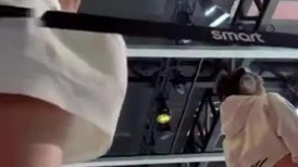 车展现场一路跟踪抄底漂亮的美女职员和极品车模