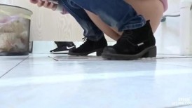 电影院女厕全景偷拍多位小姐姐嘘嘘 全是没开苞的小嫩鲍一网打尽