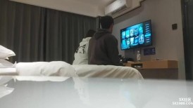 巨乳良家美眉 手指都痛我下面怎么进去 你多久没做了 不要夹那么紧 天然大奶很诱惑 妹子明显性经验不足