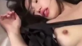 极品白嫩巨乳女友，白虎嫩穴被大洋屌干到淫水四溅_#口交_骑乘