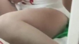 冒充经纪人忽悠想当模特的美女各种姿势展示她的身材 最重要的一点是要拨开鲍鱼看小B (2)
