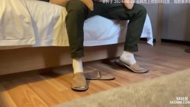 极品美熟女 与情郎酒店偷情，吃鸡技术一流，情郎艹逼技术超棒，艹得她淫叫不断！