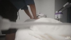 真实良家约炮偷拍，【推油少年】，老公不在家，享受异性按摩，不自主的就搞在了一起，牛逼