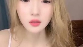 波浪金发纯欲美女，黑丝美腿高跟鞋，炮友激情操逼，骑乘位自己动，抬腿爆草，美臀狠狠干