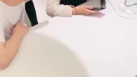 叫朋友来操嫩妹妹，有点文静，黑丝揉胸摸腿，扒光光扣骚穴，抬腿后入爆草，抱起来狠干，啪啪声不断