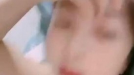 巨乳美少妇 天天操我还想去操别人 干嘛 心里不嘚劲 就想操年轻的把我操高潮 在家被大哥无套输出 边操边聊骚 内射