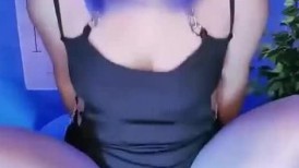 【情迷粉穴】制服黑丝大屁股妹子火辣身材诱惑自慰道具双插刺激阴道和阴蒂，爽翻天的节奏