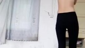 冒充艺校老师忽悠漂亮学妹脱光了来一段裸舞看看才艺怎么样
