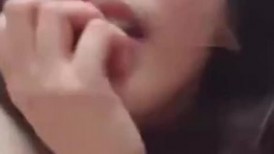 “操我，快点操我”“操你哪里？ “操我逼，快操我逼” 平日淑女 床上被操到翻白眼了还说快操她逼，淫语骚话 表情太骚了