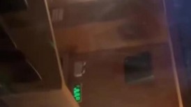 【某某门事件】第188弹  电影院内艹逼 小情侣电影后排直接开干，女的好骚好贱呀
