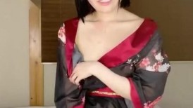 女优平台直播，淫荡小骚货，男优大屌舔弄，无毛骚逼怼入，侧入深插到底，后入猛干