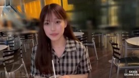 FC2 4480667 *僅3天1980pt [首次亮相] 18歲的專業人士，有著迪士尼公主般的臉。極致的可愛又帶著優雅和尊嚴。她太熱了，以至於臉紅了，我在她極其缺乏經驗和未經治療的陰戶裡射了兩次。-1
