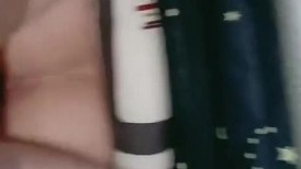 喂不饱的小野猫全程露脸被纹身小哥风骚抽插一小时，淫声荡语不断，多体位配合小哥各种抽插爆草，浪叫呻吟