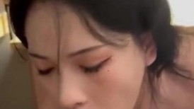 极品颜值露脸美人痣小姐姐臣服金主主人胯下，戴上项圈狗链被主人口爆！2