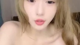 大波浪金发颜值美女，炮友激情操逼，开裆黑丝袜，主动骑乘深插，高跟鞋性感美腿，爆草小骚逼