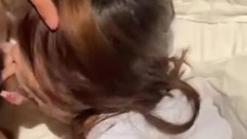 漂亮小母狗 好好给爸爸口 当我的母狗 不可以吐爸爸的鸡吧 吐下去了吗 骚母狗背着男友给主人深喉吃鸡还吞了精液
