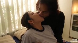 18岁体操服美少女Mia被大屌干到流水❤️塞满嘴巴跟小穴最后被颜射