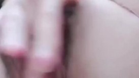肉丝轻熟女 床上就是你的骚母狗 妈妈的骚逼深不深 骚话不停 骚逼猛抠 超大假鸡吧猛插 白浆四溢