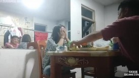 巨乳良家熟女 咋了别哭了 被你伤过 啊啊老公我全身一点劲都没有 酒足饭饱穿上黑丝骚逼抠的淫水哗哗响受不了无套内射