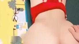 黑丝大奶小少妇 想被大鸡吧操翻 皮肤白皙 在家撅着大白啪啪被小哥哥无套输出 内射