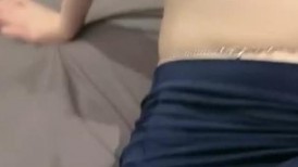 平面模特女神小姐姐，极品美臀包臀裙，被大叔操，猛舔小骚逼，扶腰后入一顿怼，操完不尽兴假屌插