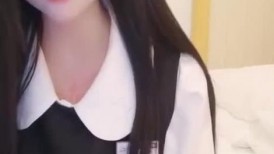 ❤️❤️卡哇伊美少女，酒店约炮大战，一对坚挺美乳，穿上连体渔网袜，超粉嫩无毛小穴，骑乘后入爆草