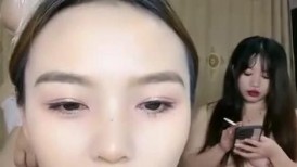 老中青三姐妹一起大秀直播刺激狼友，全程露脸黑丝高跟轮流展示，骚逼特写道具抽插玩弄，淫声荡语不断真刺激