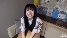 漂亮美眉 拥有美丽的乳房 舔菊花舔脚插嘴口爆吃精 再无套中出 内射