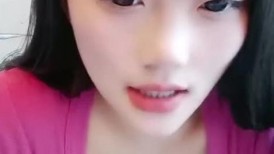 ❤️❤️像小璐的美女小姐姐，大白天干穴，白丝袜美腿，沙发上狠狠干，自己动很卖力，转战卫生间后入
