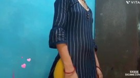 印度小美人 清纯颜值，小小年纪就被中年大叔艹了，站着一顿无套狂艹，超猛超强！