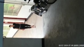 大神潜入学校女厕全景偷拍大长腿美女老师的极品嫩鲍鱼
