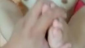 邪恶二人组下药迷翻美女前台带回酒店两个轮流操她的无毛大肥B001