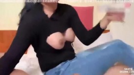 极品外围大学生情趣开档牛仔裤服务金主，毛推被玩成无套最后射在嘴里