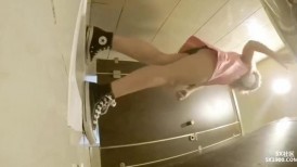 七月最新流出 厕拍大神给KTV送啤酒 偷偷潜入女厕偷拍坐台小姐尿尿开叉裙美女的奇芭内裤难道要用手接尿