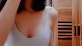 面试诈骗X45 可爱妹子被骗脱光衣服展示自己身材和私密处