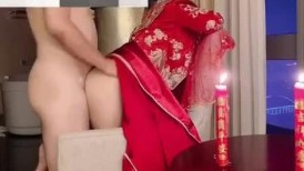 土豪外围女高阶段玩物 结婚洞房花烛夜前穿婚纱卖力伺候主人 (1)