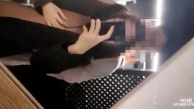 颜值逆天的大眼镜女高学妹 性感黑丝连体袜服务金主爸爸，被按在镜子前狠狠深操，清纯的脸蛋简直不要太反差