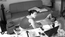 黑客破解家庭网络摄像头偷拍 身材不错的娇妻给眼镜男舔硬鸡巴骑坐上去来一炮