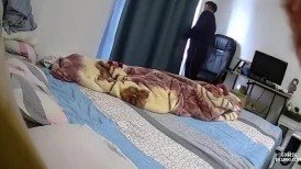 出租屋接客，没见过女人系列，粗暴开场，用力打桩，变换各种姿势爆操，还用手机拍，最后加钱无套内射啊