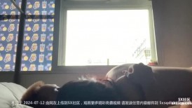 极品反差婊 高颜值情侣艹逼，娇小清纯可爱的她被黄毛小伙一顿狂艹，痛苦喊叫！